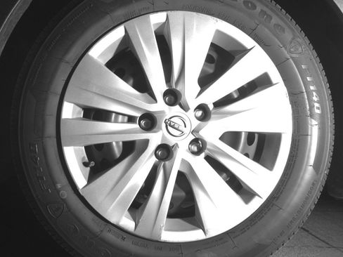 Used 2025 Nissan Sentra S image 12