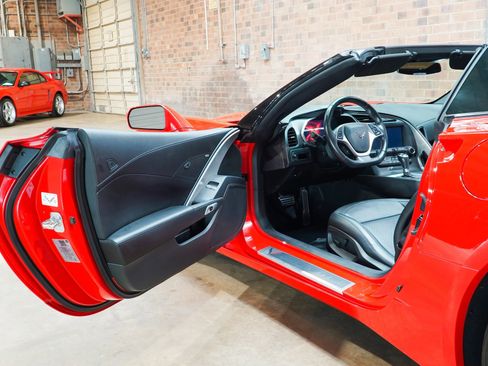 Used 2019 Chevrolet Corvette Stingray Coupe w/ Battery Protection Package RWD image 41