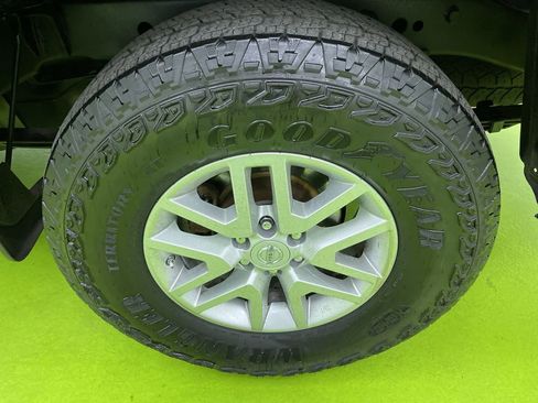 Used 2017 Nissan Frontier SV image 15