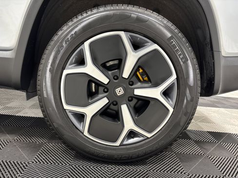 Used 2023 Rivian R1S Adventure image 10