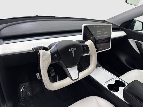 Used 2022 Tesla Model Y Performance AWD/4WD image 18