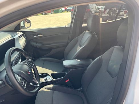 Used 2025 Buick Encore GX Preferred FWD image 35