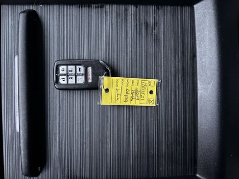 Certified 2024 Honda Odyssey Sport image 3