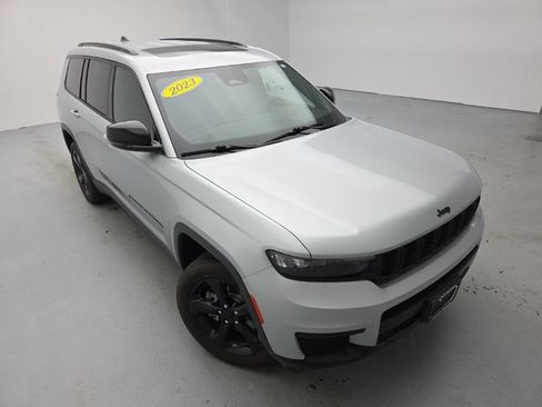 Used 2023 Jeep Grand Cherokee L Laredo AWD/4WD image 2