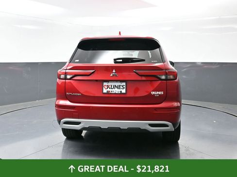 Used 2024 Mitsubishi Outlander SE image 13