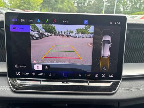 Used 2025 Volkswagen Tiguan SE FWD image 13