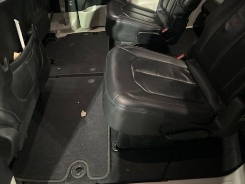 Used 2018 Chrysler Pacifica Touring-L Plus image 9