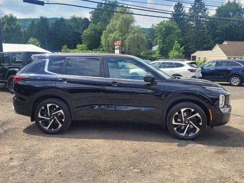 Used 2023 Mitsubishi Outlander SE AWD/4WD image 9