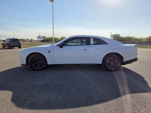 Used 2024 Dodge Charger Daytona Scat Pack w/ Plus Group AWD/4WD image 4