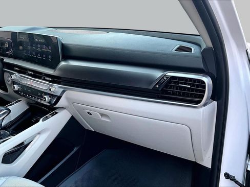 Certified 2025 Kia Telluride S FWD image 19
