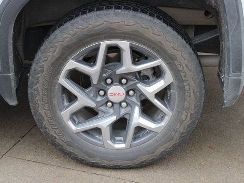 Certified 2024 GMC Sierra 1500 SLT image 29