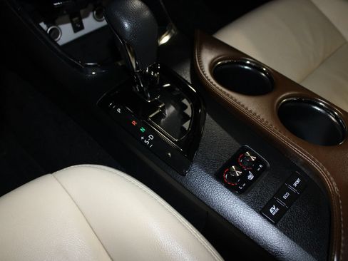 Used 2014 Toyota Avalon XLE Touring FWD image 19