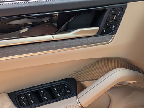 New 2026 Porsche Cayenne Coupe AWD/4WD image 15