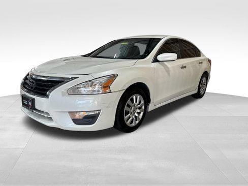 Used 2013 Nissan Altima 2.5 S FWD image 1