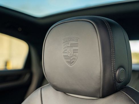 New 2026 Porsche Cayenne Coupe image 13