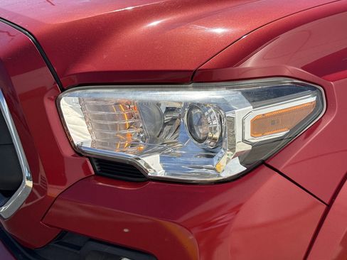 Used 2020 Toyota Tacoma SR5 image 6