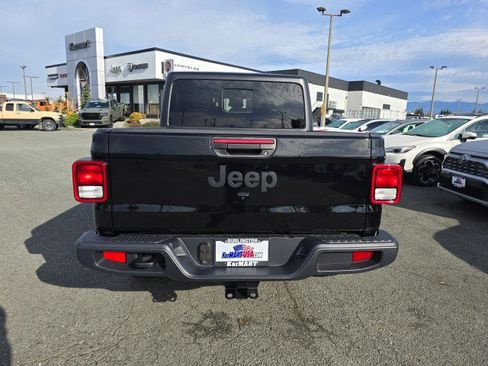 New 2025 Jeep Gladiator Sport image 5