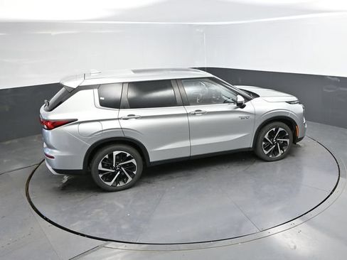 Used 2024 Mitsubishi Outlander 4WD Plug-In Hybrid image 41