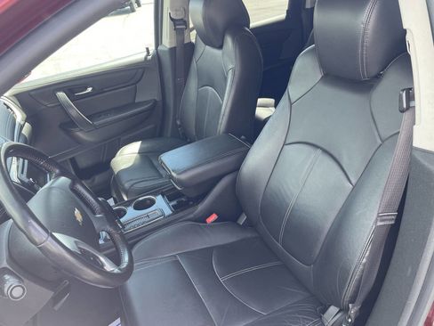 Used 2017 Chevrolet Traverse LT AWD/4WD image 3