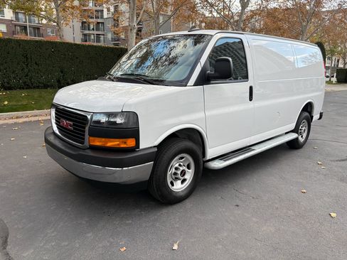 Used 2024 GMC Savana 2500 w/ Driver Convenience Package image 3