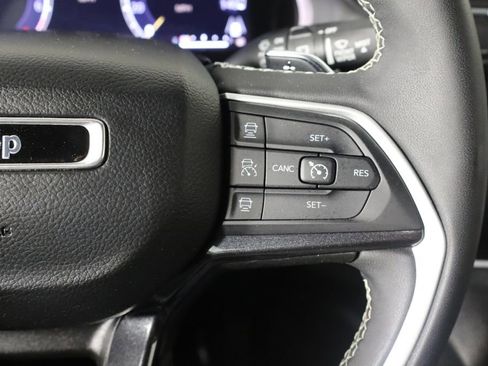 Used 2023 Jeep Grand Cherokee Altitude image 10