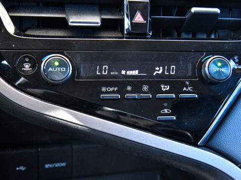 Used 2022 Toyota Camry SE FWD image 22