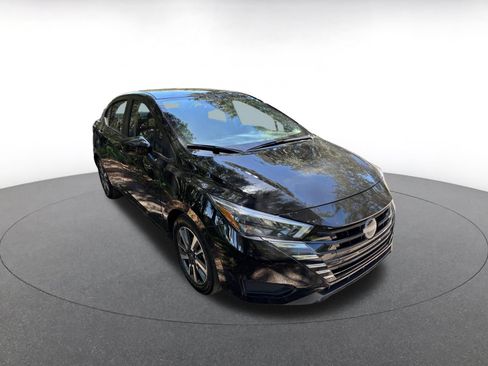 Used 2025 Nissan Versa SV FWD image 4