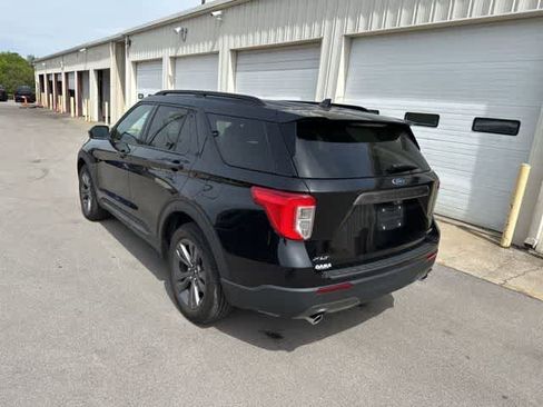 Used 2022 Ford Explorer XLT w/ Equipment Group 202A AWD/4WD image 16