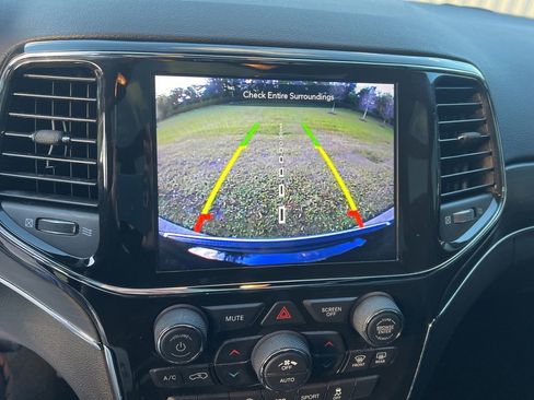 Used 2022 Jeep Grand Cherokee Limited image 23