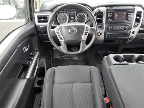 Used 2017 Nissan Titan SV image 8
