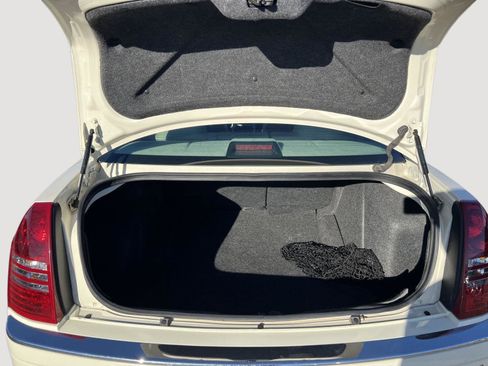 Used 2006 Chrysler 300 C w/ Protection Group II image 20