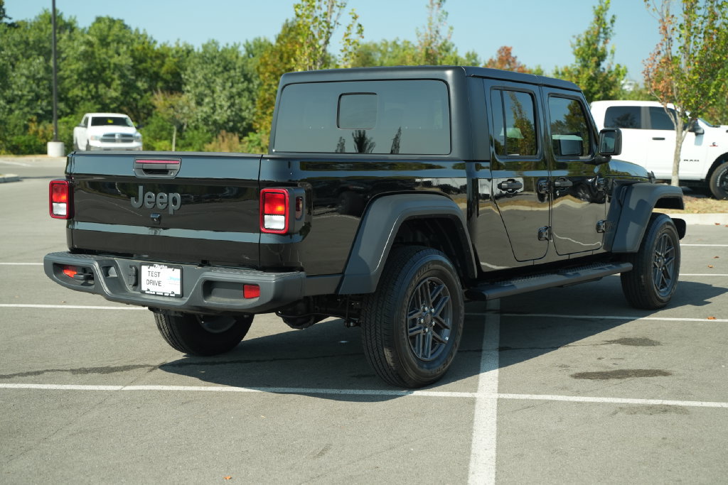 New 2026 Jeep Gladiator Sport AWD/4WD image 7