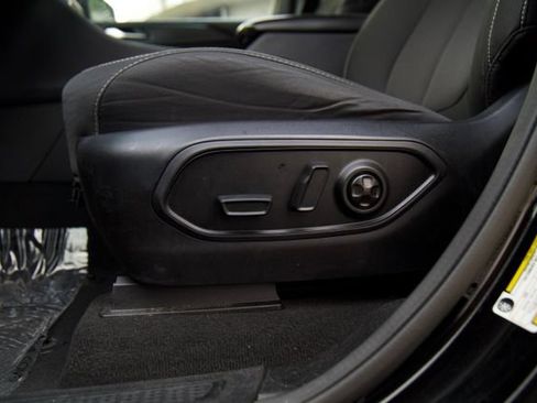 Used 2024 Jeep Grand Cherokee L Laredo RWD image 16