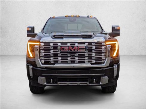 Used 2025 GMC Sierra 3500 Denali w/ Denali Reserve Package image 8