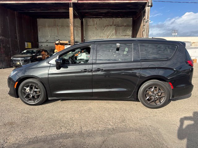 Used 2019 Chrysler Pacifica Touring-L Plus w/ Advanced Safetytec Group FWD image 8