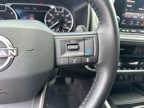 Used 2025 Nissan Rogue SV FWD image 18