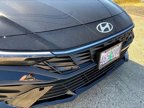 Used 2025 Hyundai Elantra SEL FWD image 32