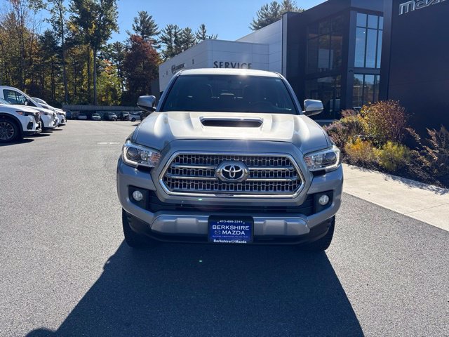 Used 2017 Toyota Tacoma TRD Sport w/ Tow Package (A/T) AWD/4WD image 2