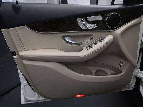 Used 2019 Mercedes-Benz GLC 300 image 19