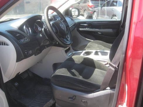 Used 2016 Dodge Grand Caravan SXT FWD image 15