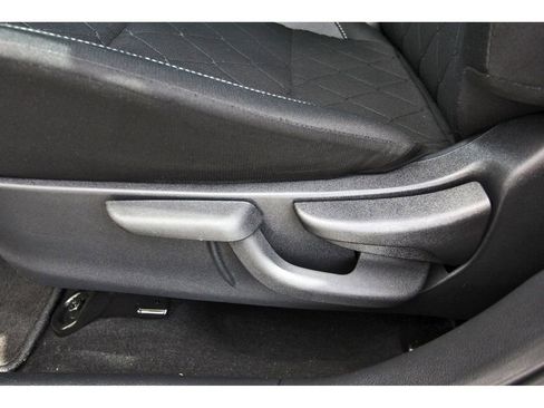 Used 2019 Nissan Kicks S image 33