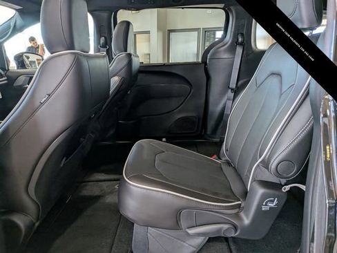New 2026 Chrysler Pacifica Limited w/ S Appearance Package AWD/4WD image 14