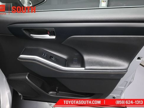 Used 2023 Toyota Highlander Bronze Edition AWD/4WD image 36