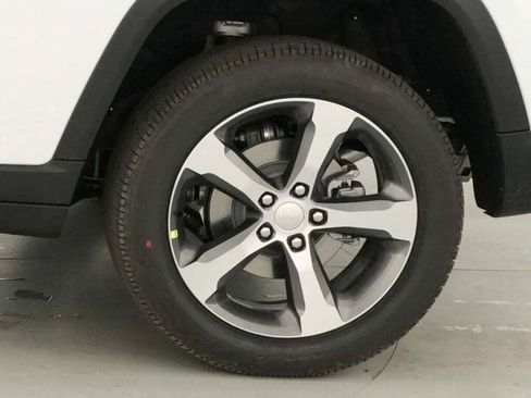 New 2025 Jeep Grand Cherokee Limited w/ Trailer Tow Package image 40