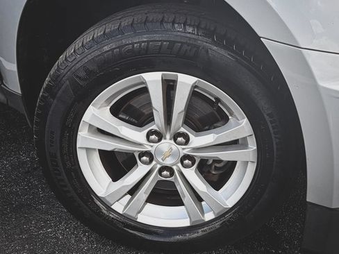 Used 2017 Chevrolet Equinox LS FWD image 23