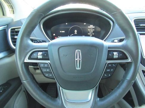 Used 2020 Lincoln Nautilus FWD image 23