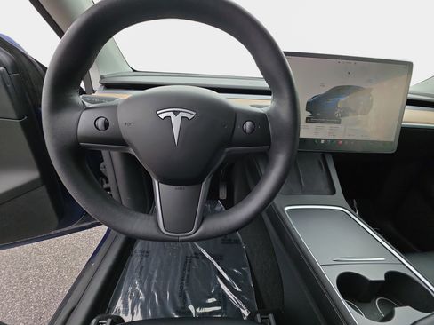 Used 2022 Tesla Model Y Long Range AWD/4WD image 16