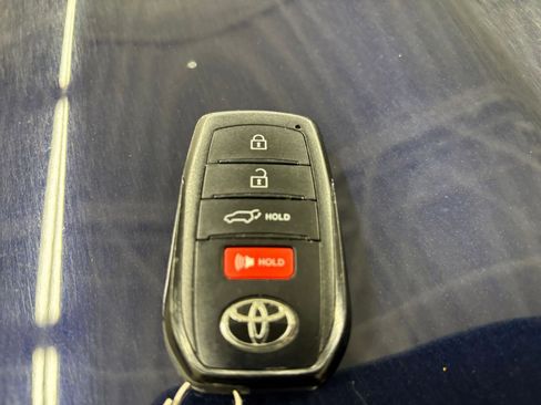 Used 2025 Toyota Highlander XSE AWD/4WD image 18