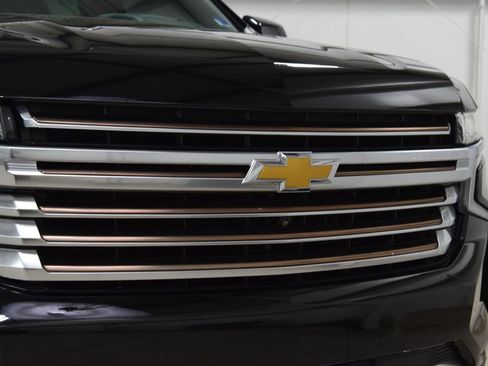 Used 2023 Chevrolet Suburban High Country AWD/4WD image 11