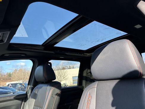 Used 2024 Nissan Titan PRO-4X w/ Pro-4x Convenience Package image 22